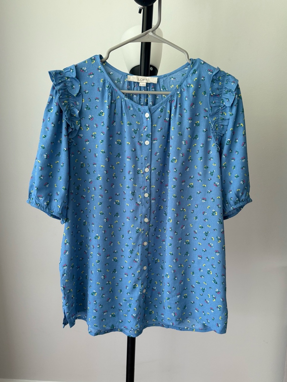 LOFT Light Blue Floral Button-Front Blouse M